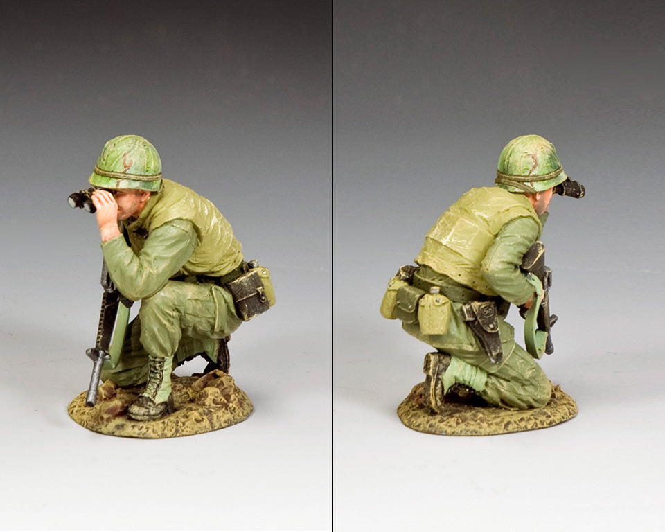 VN130 – Kneeling NCO w/Binos