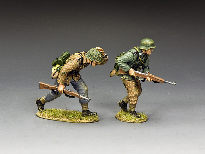 WS382 Advancing Under Fire Waffen SS figure set