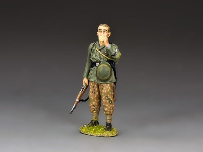 WS377 drinking Waffen SS soldier figure