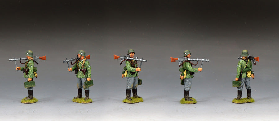 WH120 – C.W.I. Standing MG34 Gunner — alternate angles and details