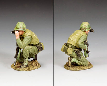 VN130 – Kneeling NCO w/Binos