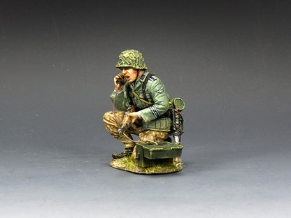 WS371 – HJSS Kneeling Signaller — single view