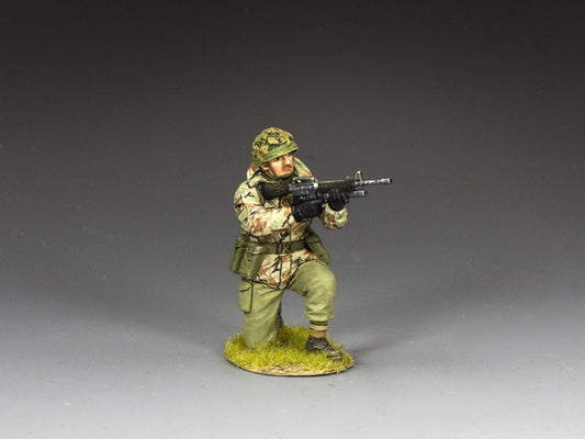 TF013 kneeling Para with M16A2 and M203