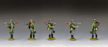 WH120 – C.W.I. Standing MG34 Gunner — alternate angles and details