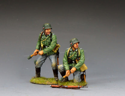 WH121 C.W.I. Grenadiers in Action by King & Country